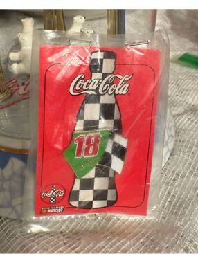 Bill Elliott -18- Nascar and Coca-cola brand pin- collectible lapel pin- NEW